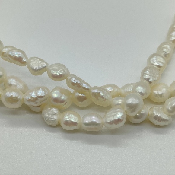 Cream Pearl Bracelet with Lustrous Finish Silver - Picture 8 of 9